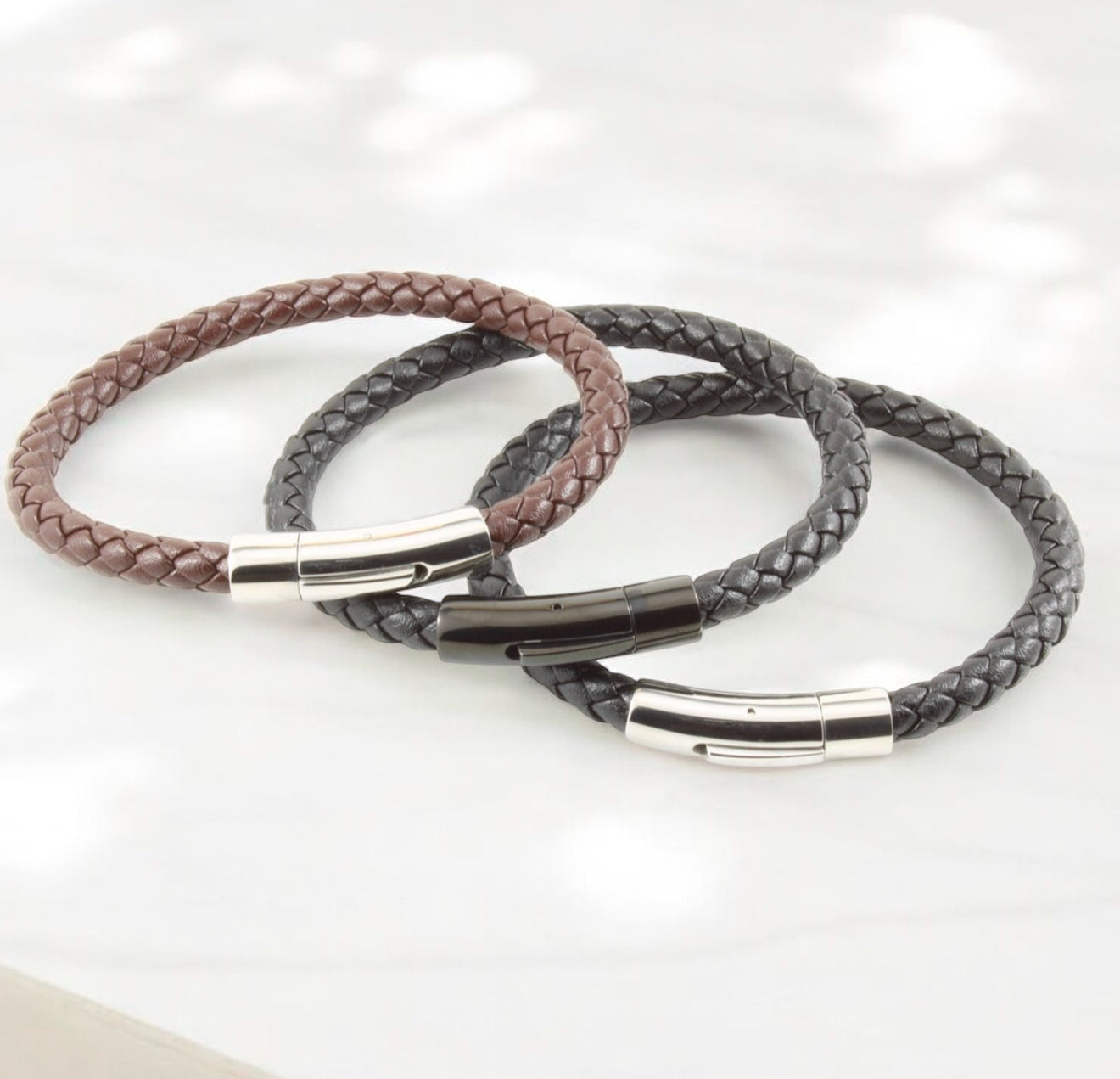 Bracelet de cuir tressé et acier inoxydable